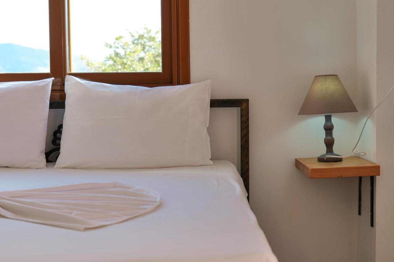 John's Guesthouse Ksamil Eksteriør billede
